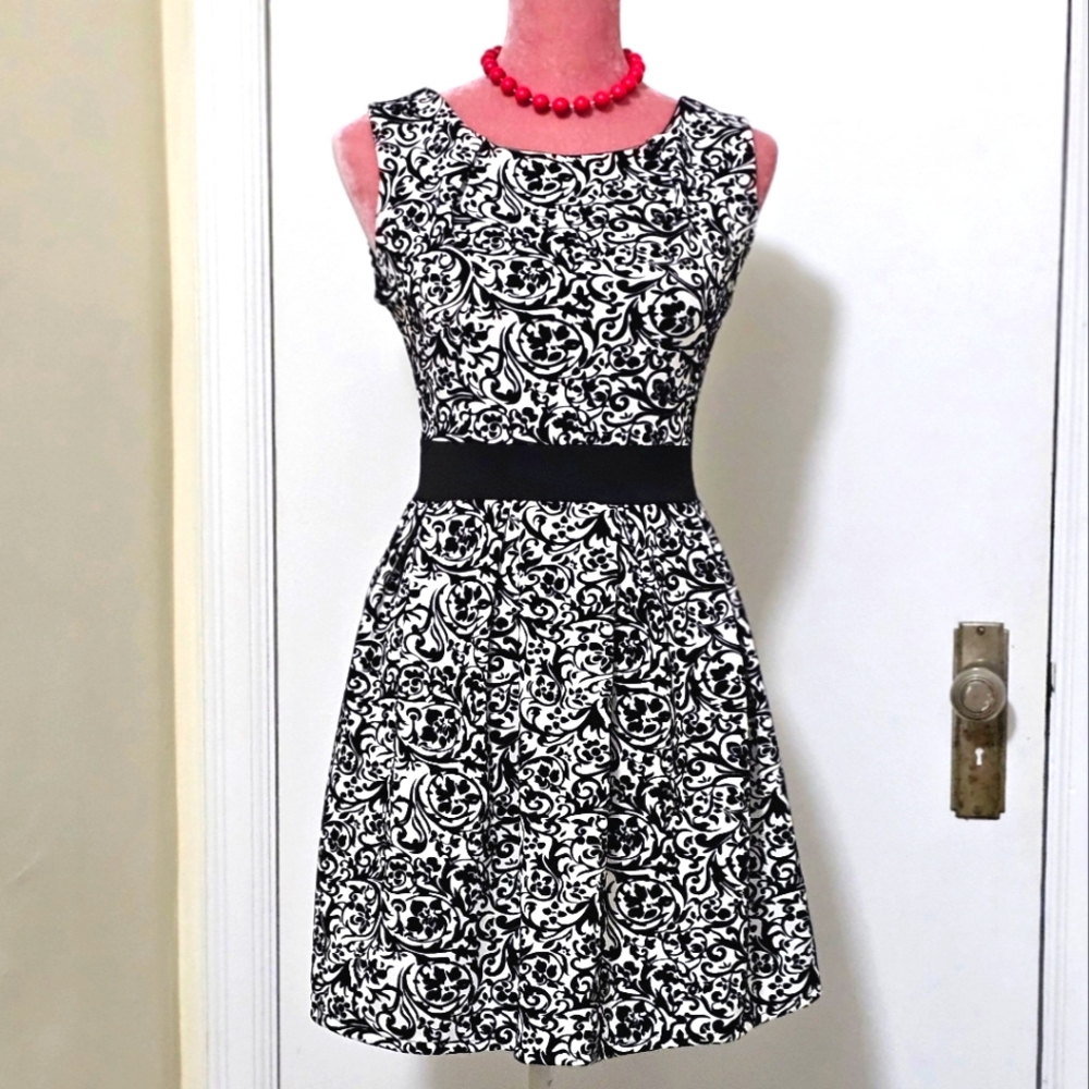 Pronto Moda J & M black and white flocked mini dress, size Small.